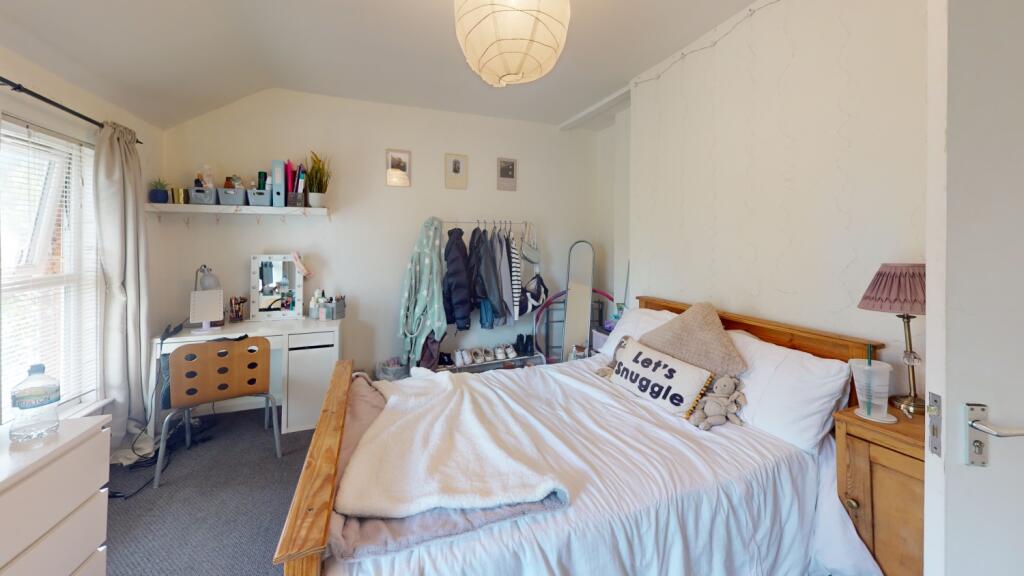 6-Cromwell-St-Bedroom (2)