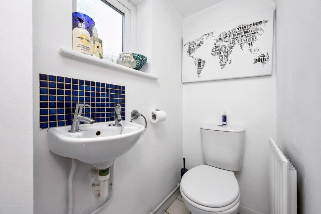 Greenleas 4 CLOAKROOM.jpeg