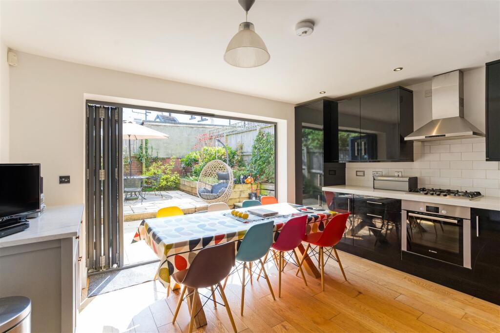 Holmes Grove, Henleaze Kitchen Diner 2.jpg