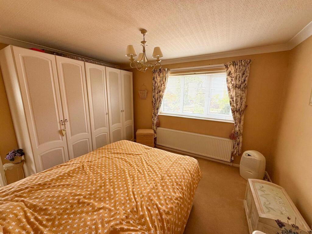 2 bed detached bungalow, Silsden 7