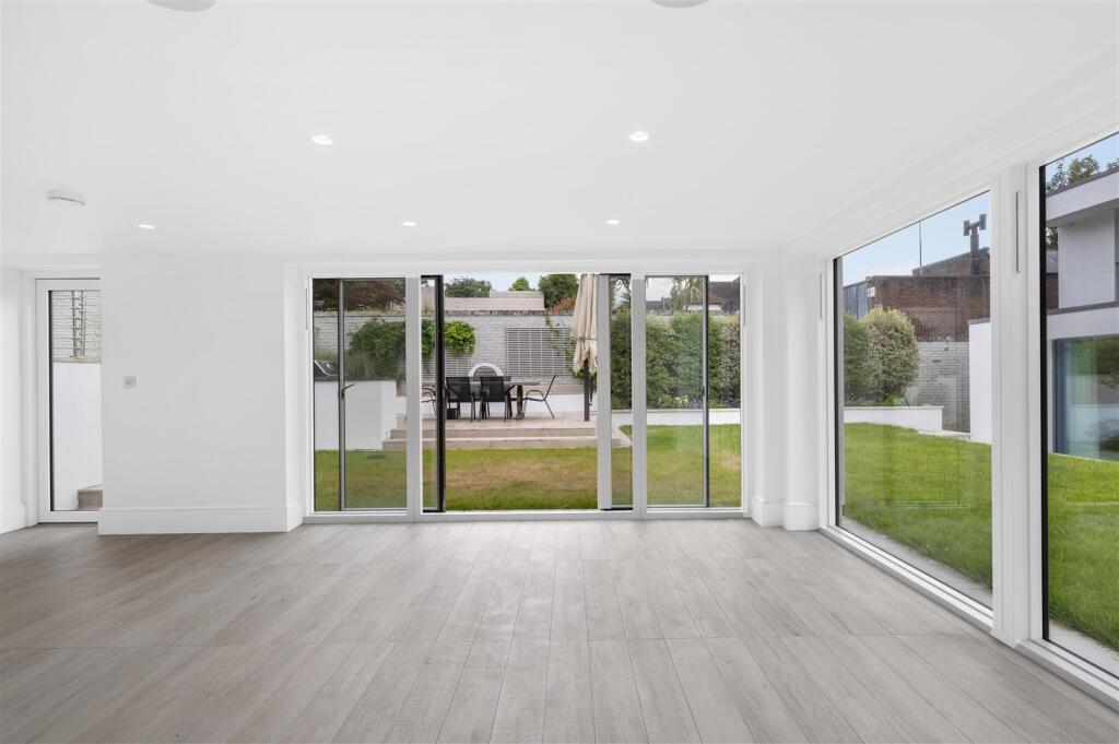 92 Copse Hil,28.jpg