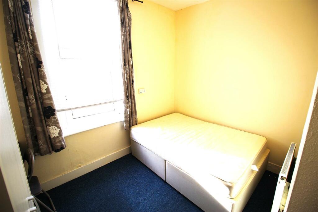 Room 6.JPG
