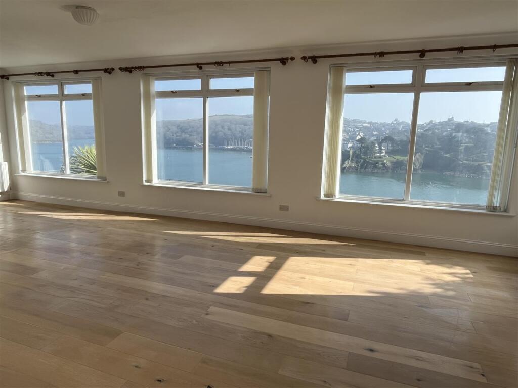 sitting room 3.JPG