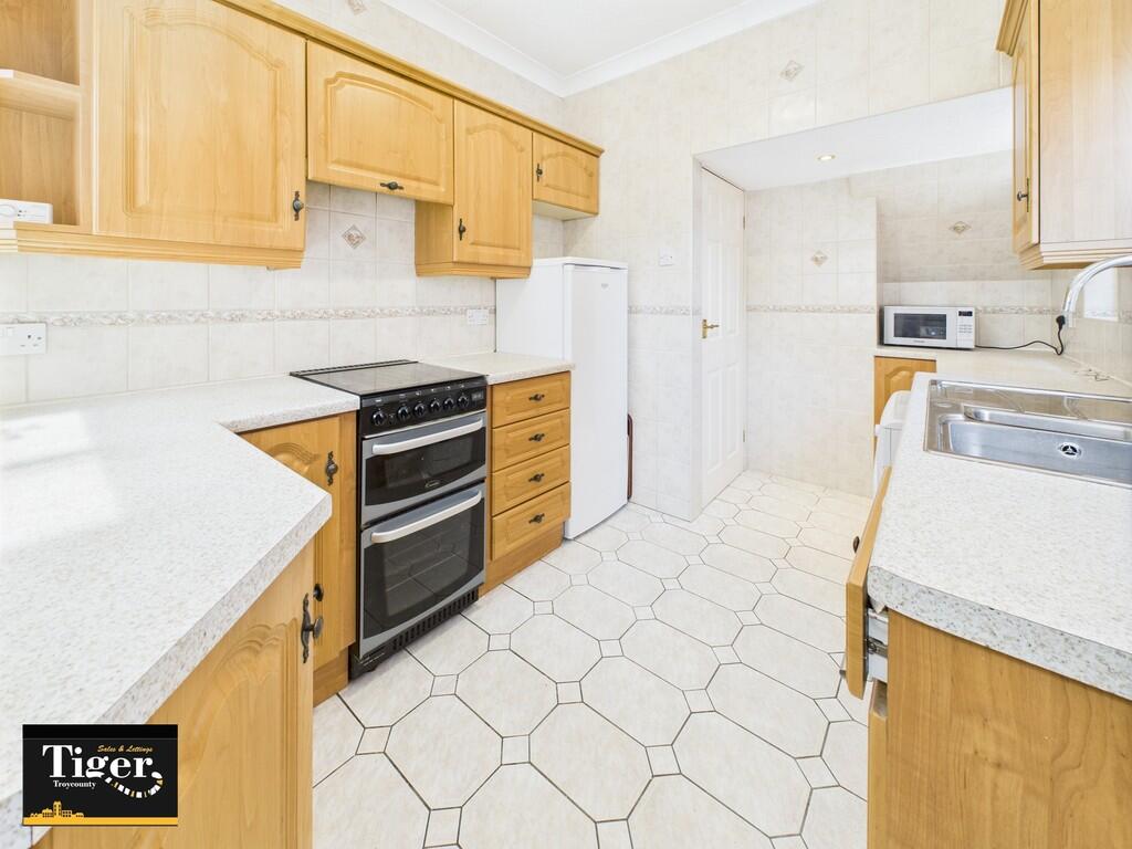 CAM02176G0-PR0596...