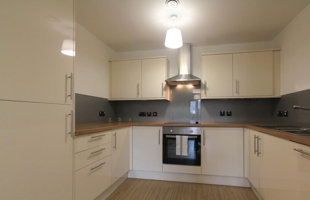 4 Victoria Park Court LR-3.jpg