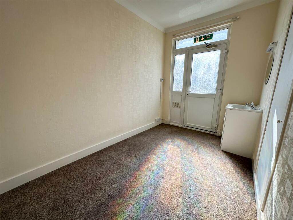 BEDROOM 10