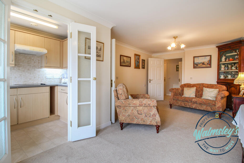 Sitting room with Kitchen