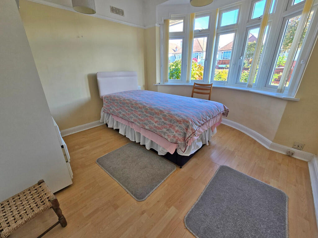 Second bedroom (1...