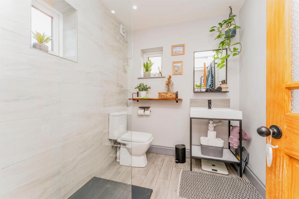 Downstairs Shower Room/Wc