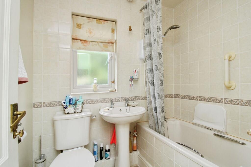 pbox-bathroom-325576.JPG