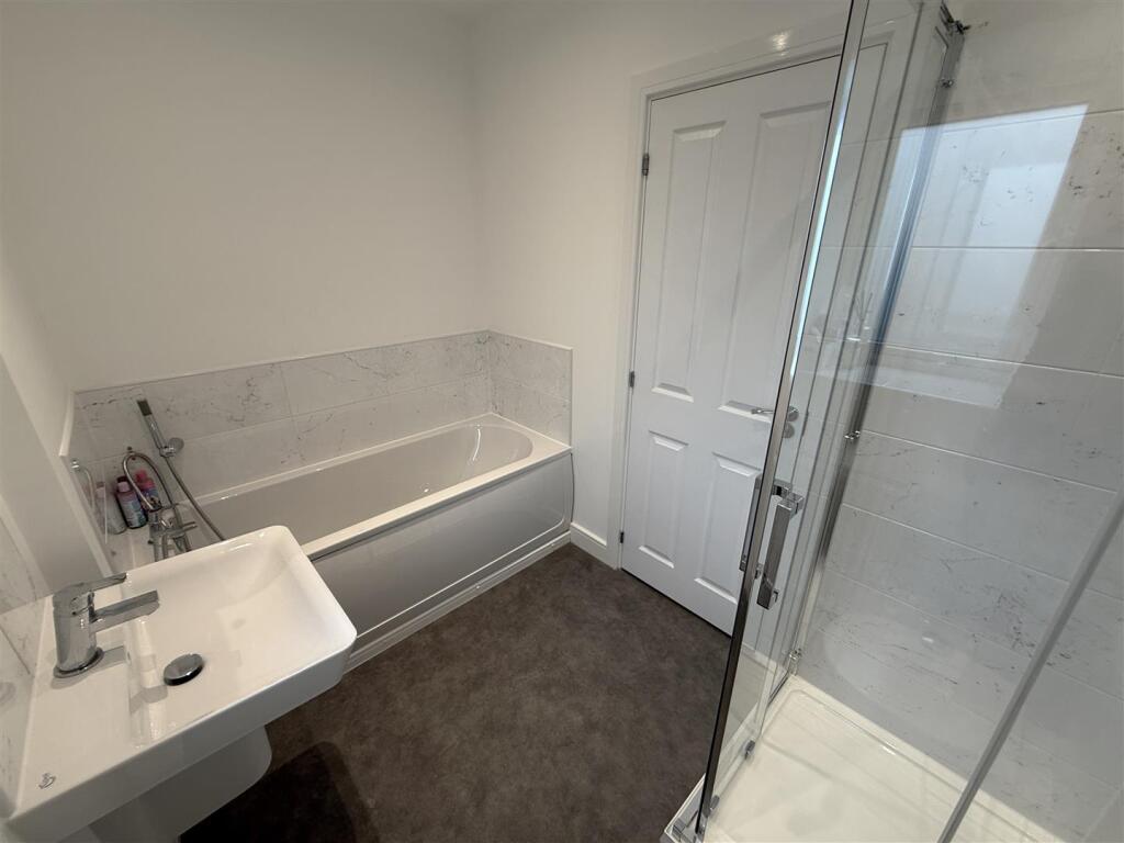 Family Bathroom.JPG