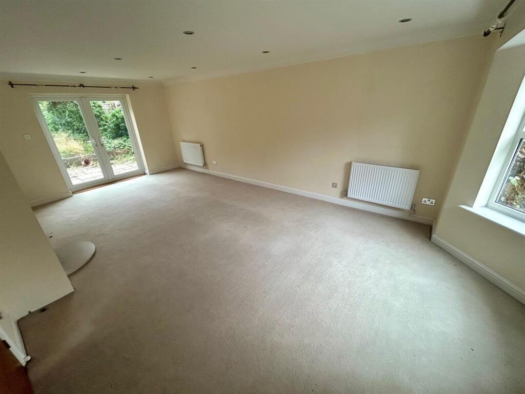 lounge 2.jpg
