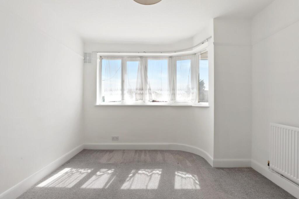 02-9b96JHPropWorld - 23 Meadow Close - 6 (1).JPG