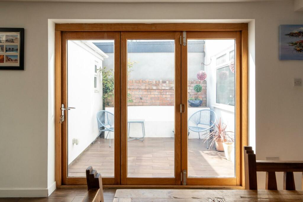 Bifold Doors to Courtyard