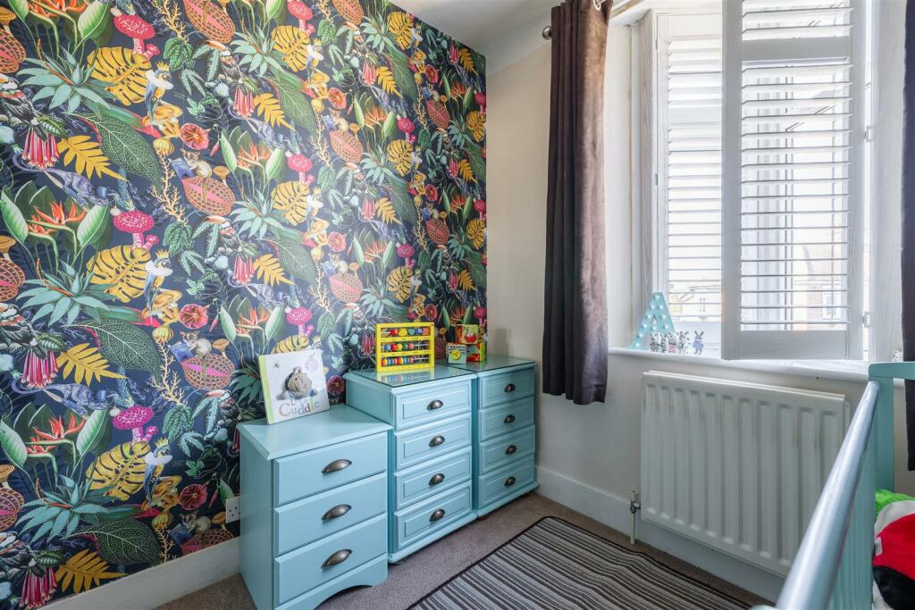 Richmond Crescent, E4