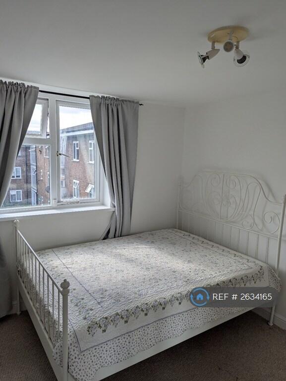 Large Bedroom 