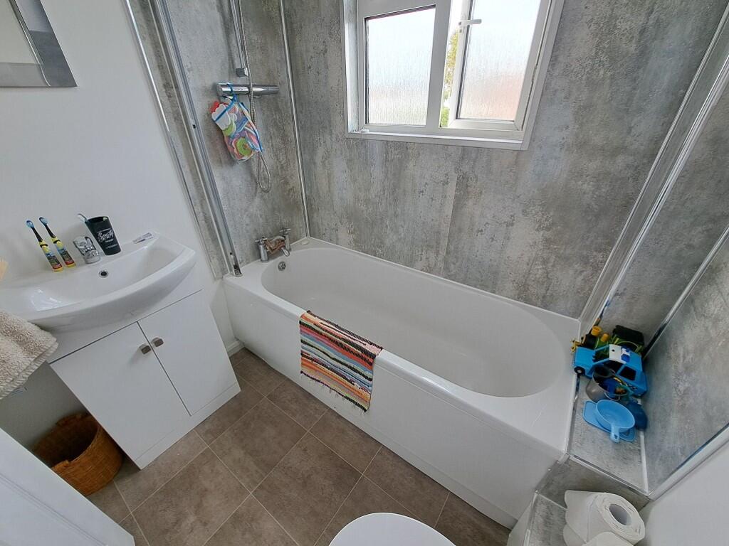 BATHROOM / WC