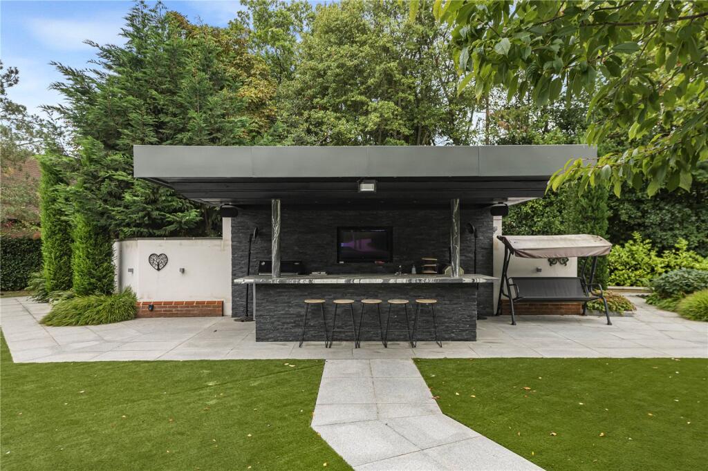 Outdoor Kitchen