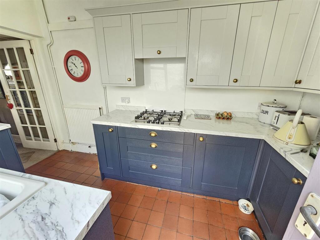Kitchen 1.jpg