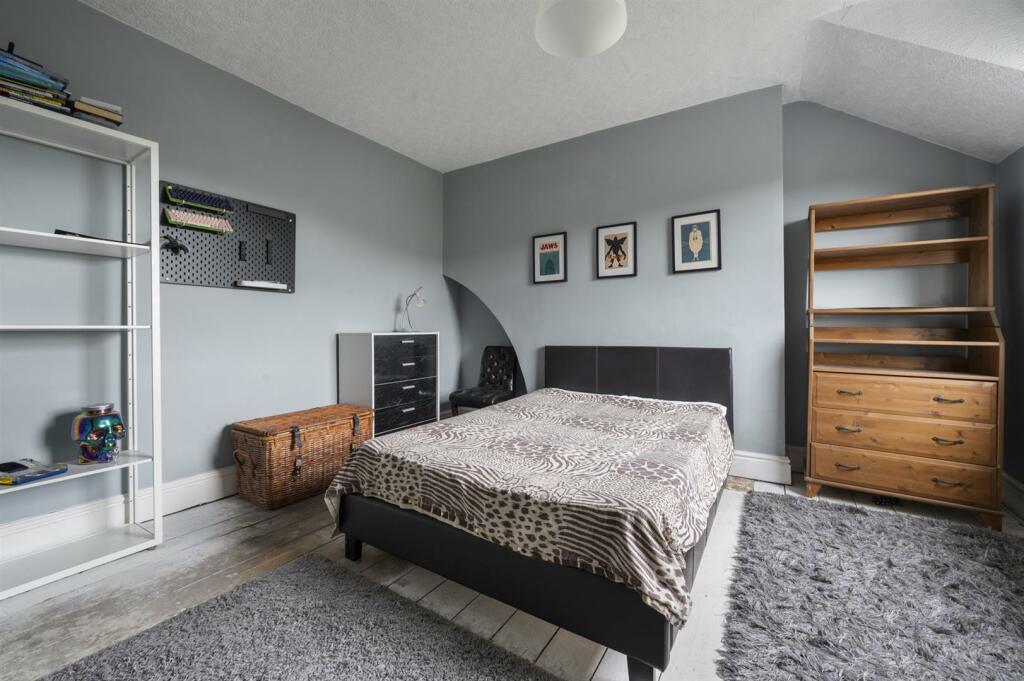 Bedroom Four - bed and alcoves.jpg