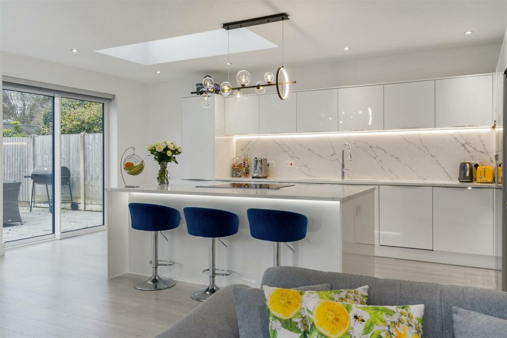 132A Sandbanks Road, fpz327738 - (4).jpg