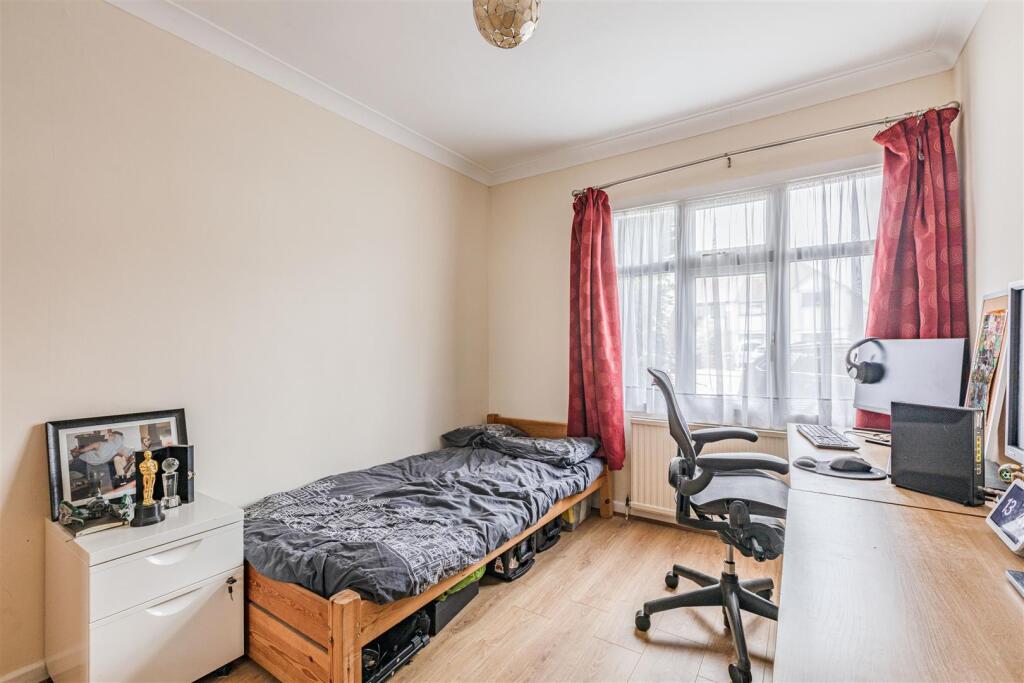 358 Molesey Road, KT12 3PG - 3.jpg
