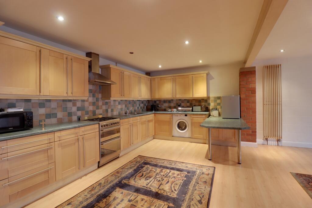 Kitchen lounge 2