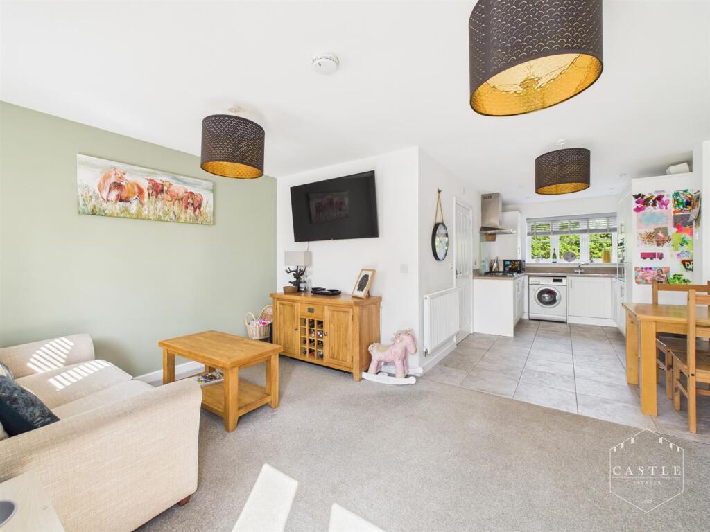 OPEN PLAN KITCHEN/LIVING AREA