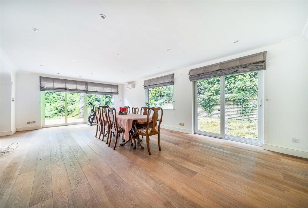 Dining Room: