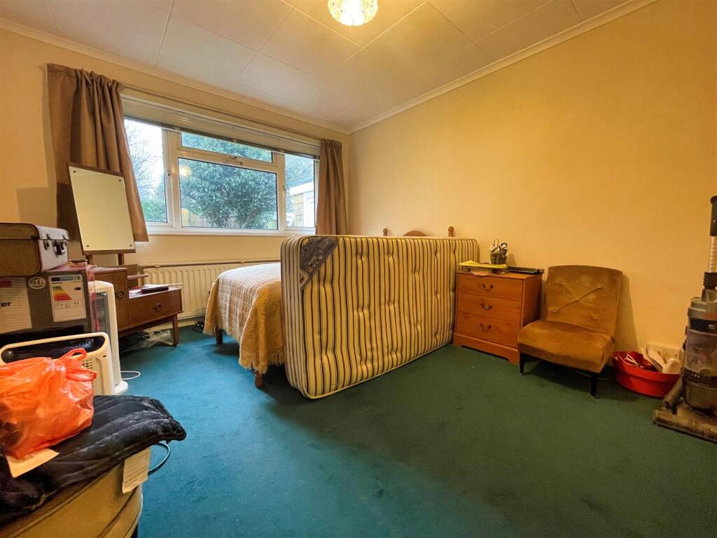 Bedroom 1.jpg