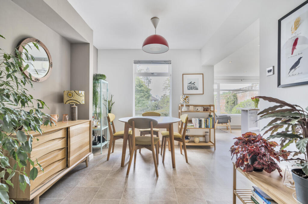 29-6819e80e6c07d-...