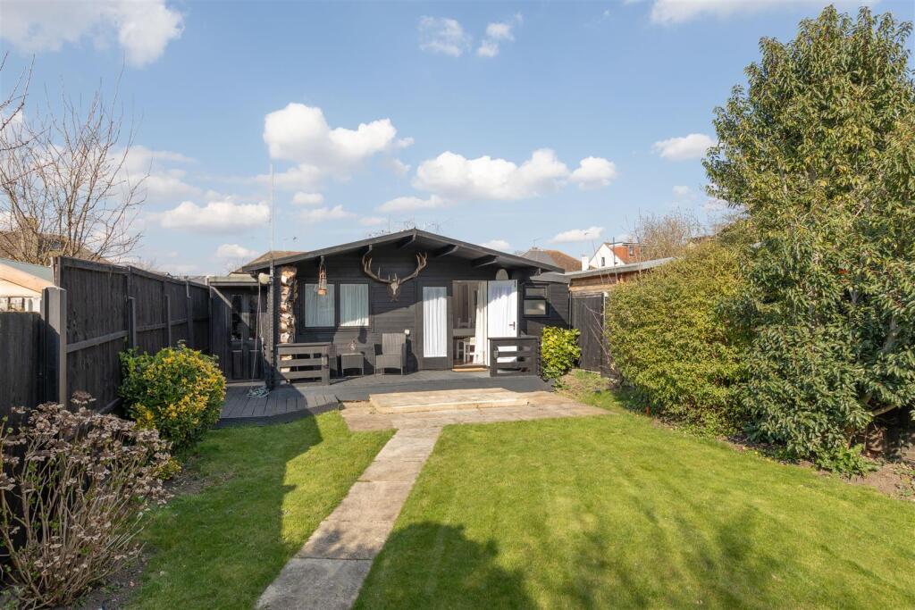 Amesbury Drive E4