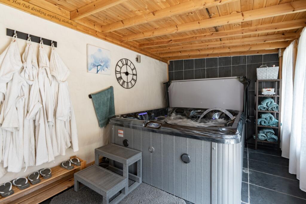 Hot Tub and Spa Room