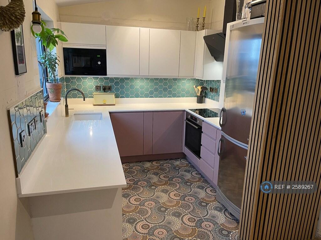 Contemporary Fitted Kitchen