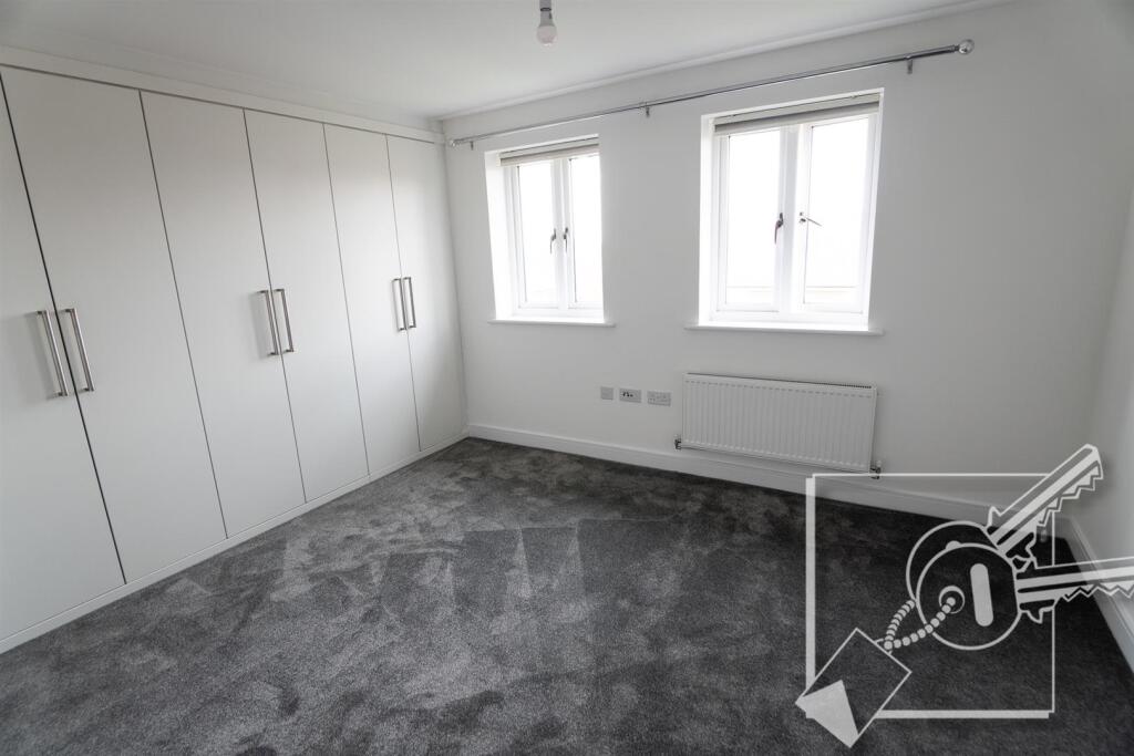 MASTER BEDROOM (BEDROOM 1):