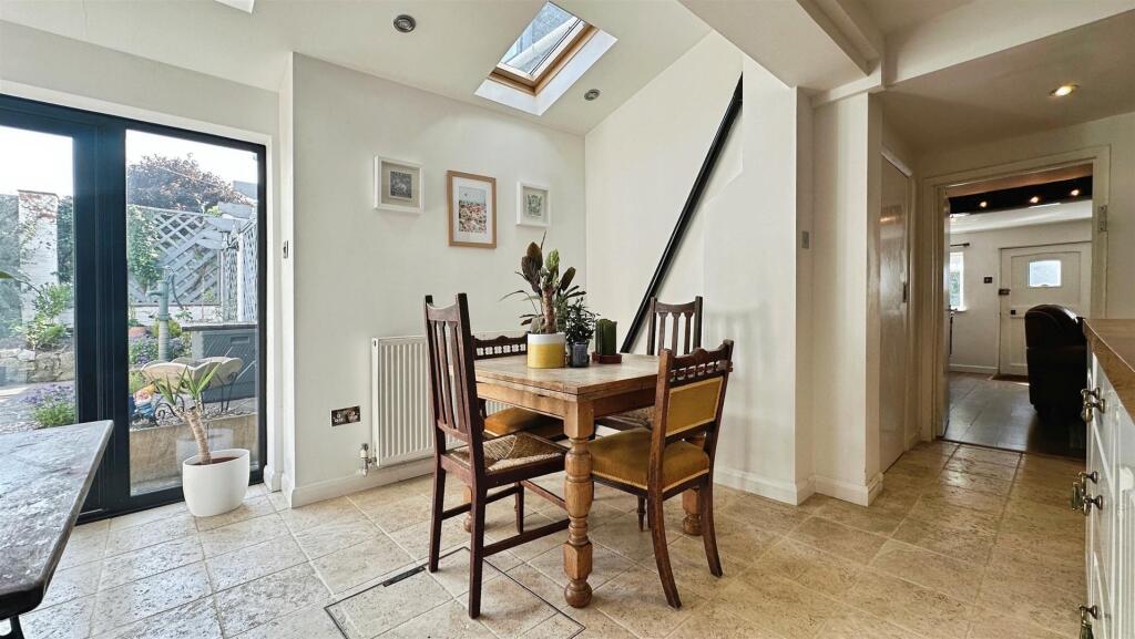 2b5968ef--4296-BB32-7CB46CAD880C-61919-000014B36B7