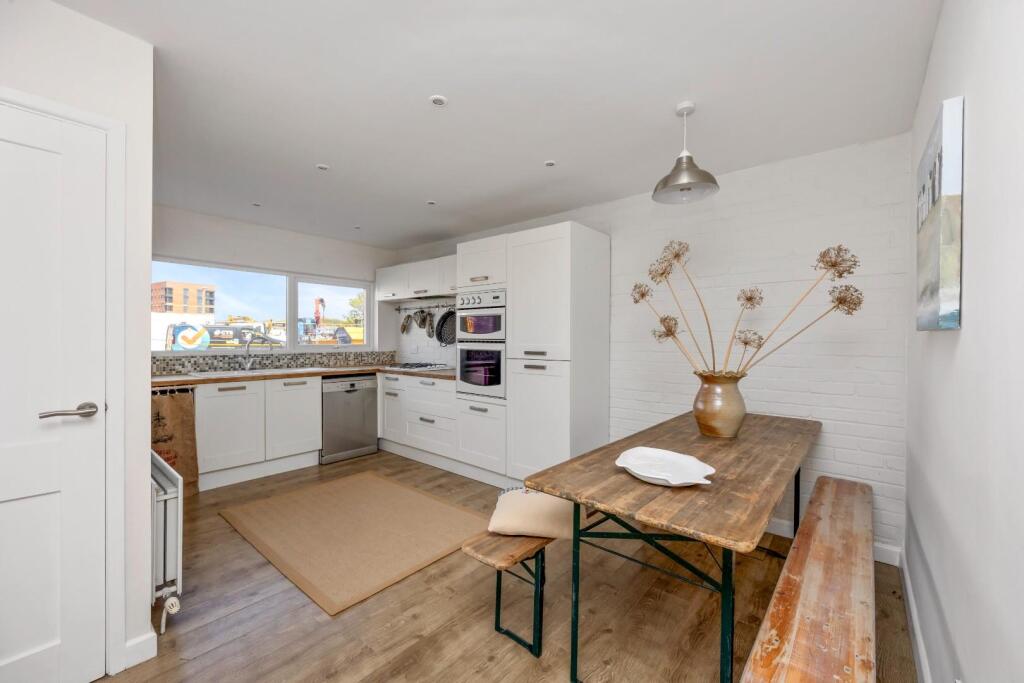 Harbour Way, 200-013.JPG