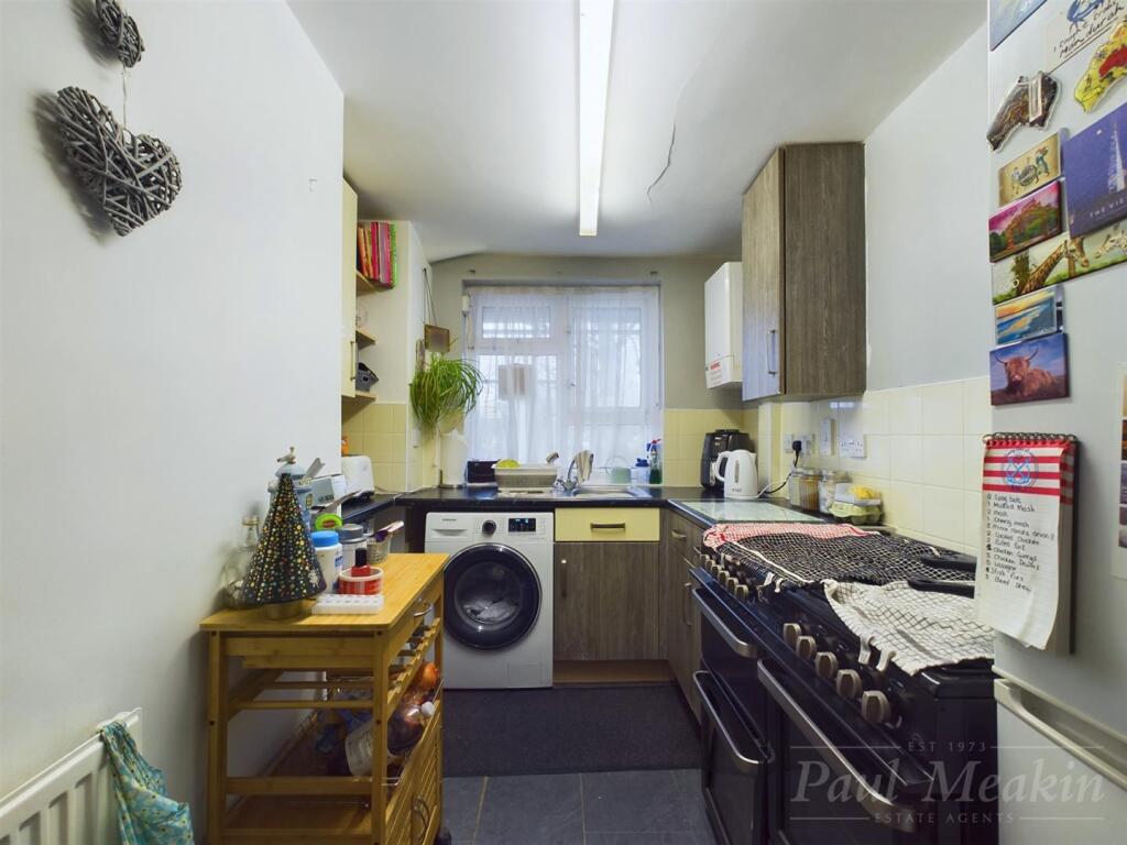 CAM01758G0-PR0295-STILL008.jpg