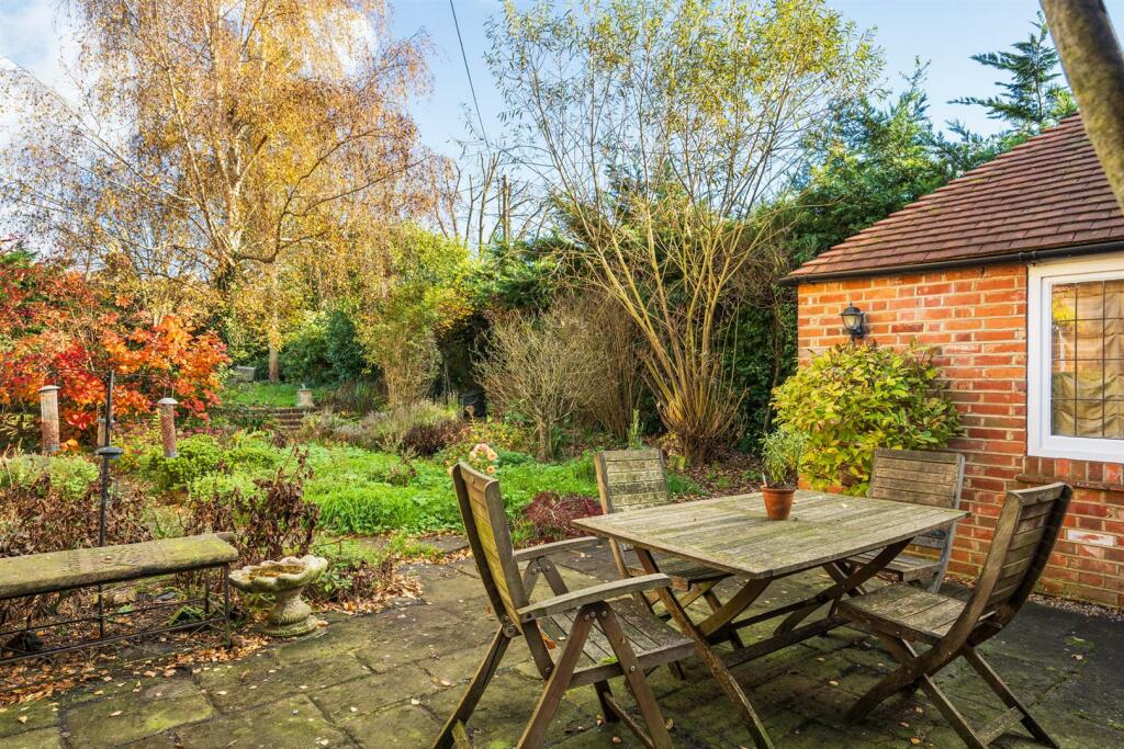 Rear patio to annexe