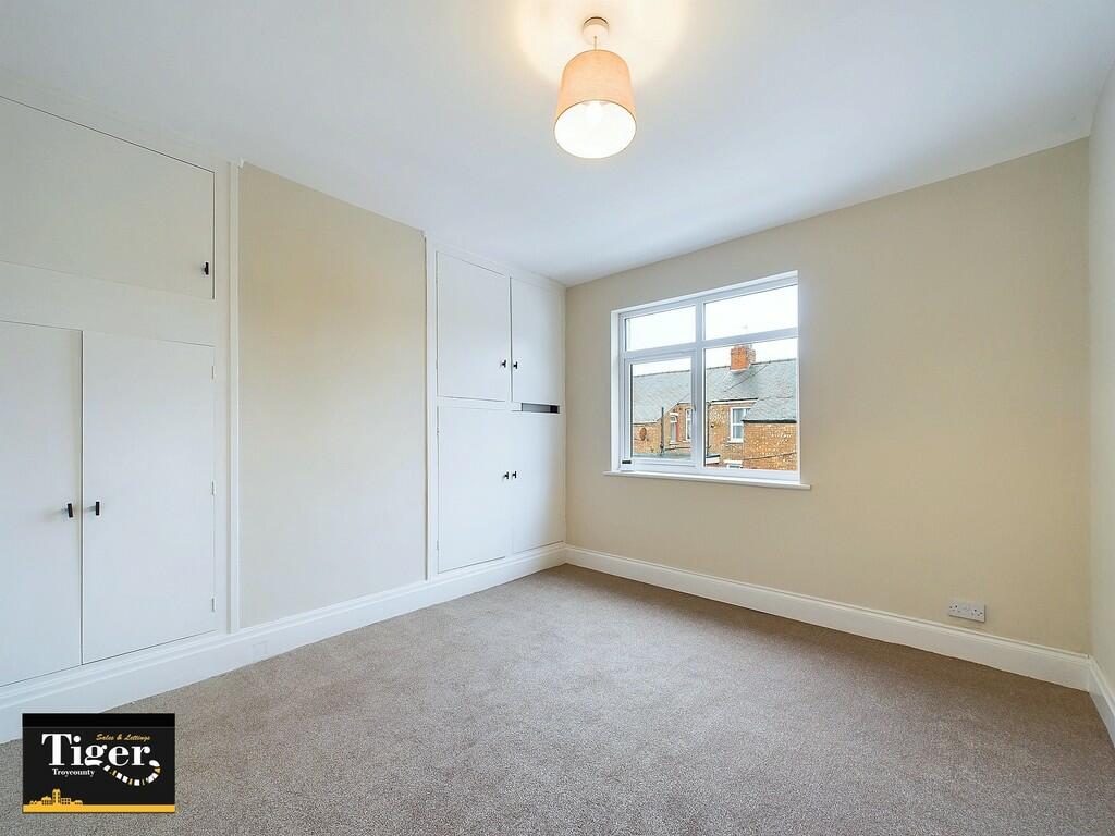 CAM02176G0-PR0353...