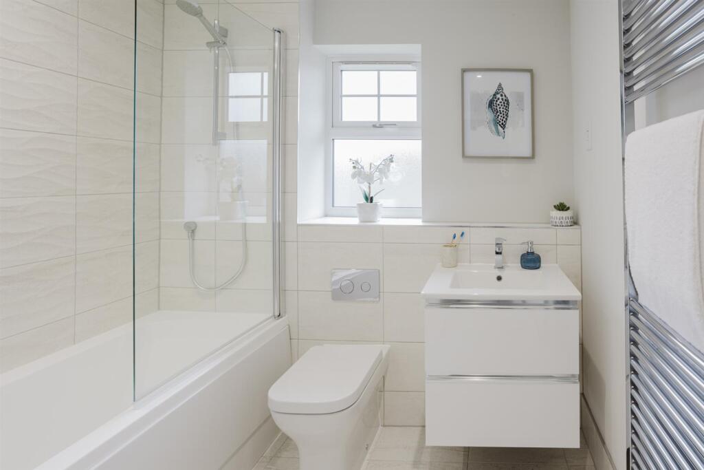 Lapwing Bathroom.jpg