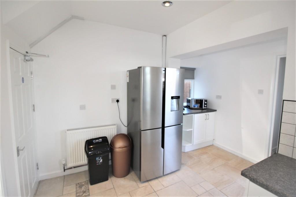 Kitchen (c)