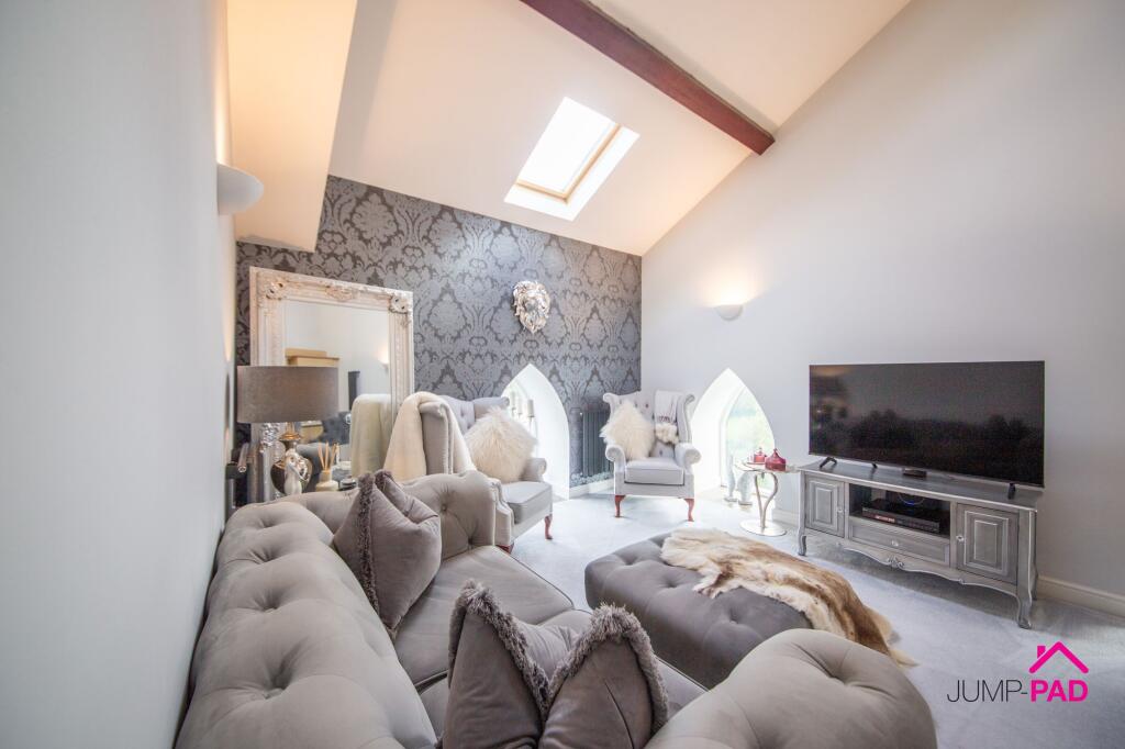 KITCHEN / LIVING ROOM