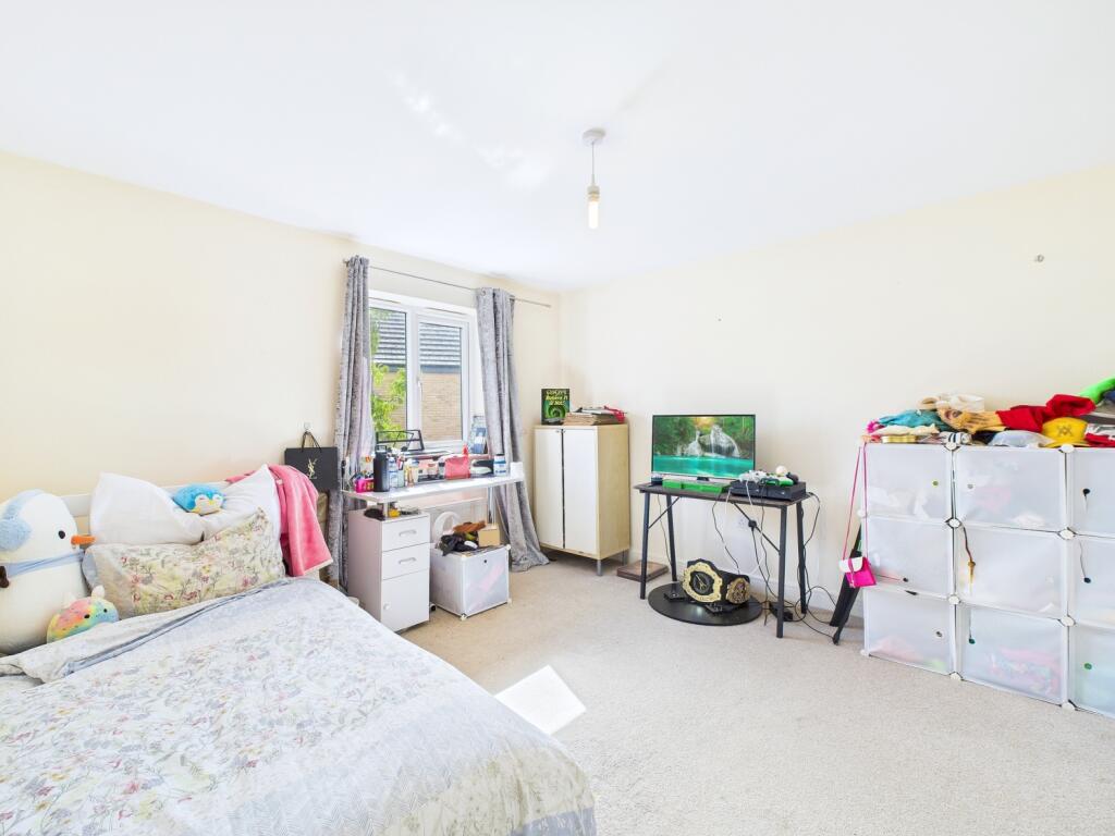 CAM01909G0-PR0392-STILL013