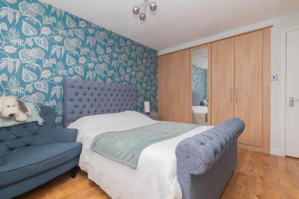 32 torbracken howwood, johnstone pa9 1dy L-24