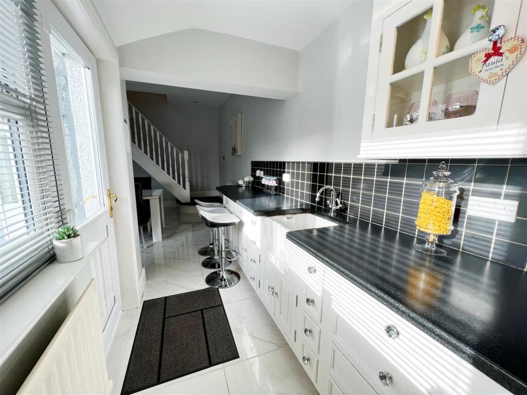 Kitchen pic 4.jpg