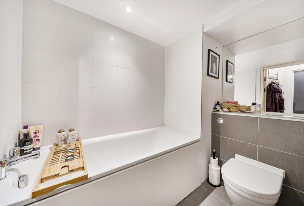 1320083-11-686bca...