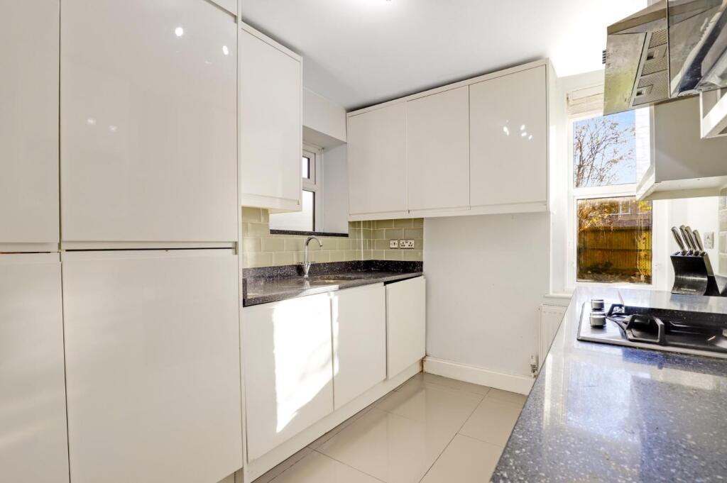 10-7f88JHPropWpen - Flat 4 Malcolm Close - 31.jpg