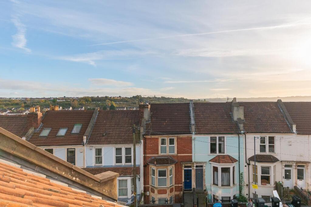 1C1R3WH - Loft View B.jpg