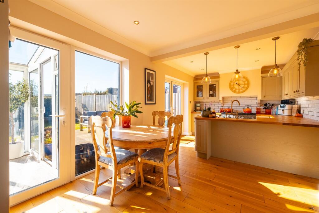 5 Axholme Close-52.jpg
